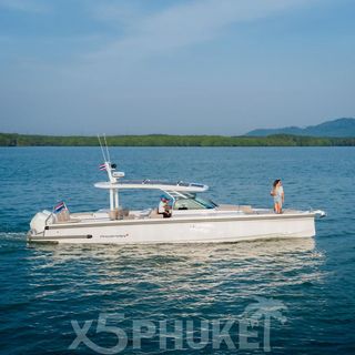 Моторноя яхта Axopar 37